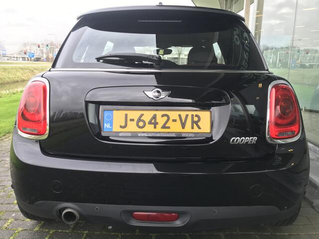 Mini COOPER Mini 1.5 Pepper Serious Business Automaat | Rijklaar incl garantie | Keyless entry Parkeersensoren voor Navigatie