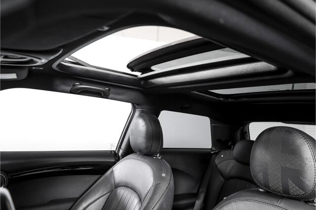 Mini COOPER Mini 1.5 Classic Orig. NL | John Cooper Works Pakket | S/K Panodak | Dig.Cockpit | Cruise | PDC | Stoelverw. | ECC | NAV + App.Connect | LM 17" |