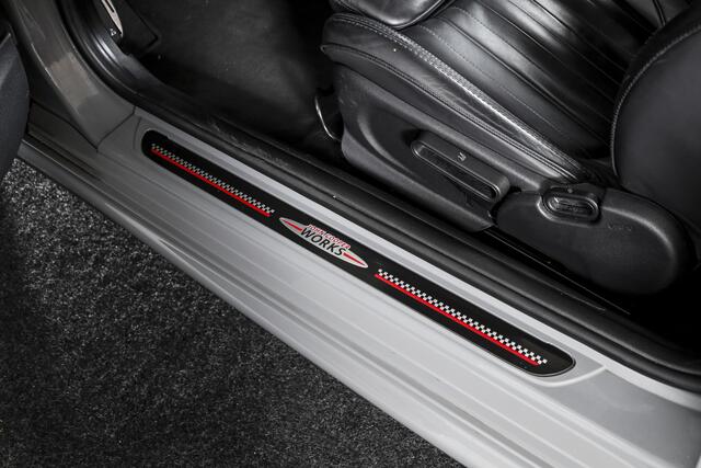 Mini COOPER Mini 1.5 Classic Orig. NL | John Cooper Works Pakket | S/K Panodak | Dig.Cockpit | Cruise | PDC | Stoelverw. | ECC | NAV + App.Connect | LM 17" |