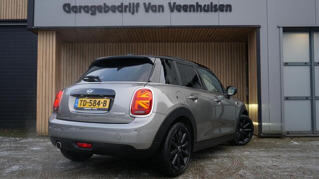 Mini COOPER 1.5 136PK 5Drs Chili Pano.Dak LED 17inch LM Keyless Sportstoelen Sfeerverlichting *NL auto* 72560km!