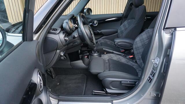 Mini COOPER 1.5 136PK 5Drs Chili Pano.Dak LED 17inch LM Keyless Sportstoelen Sfeerverlichting *NL auto* 72560km!