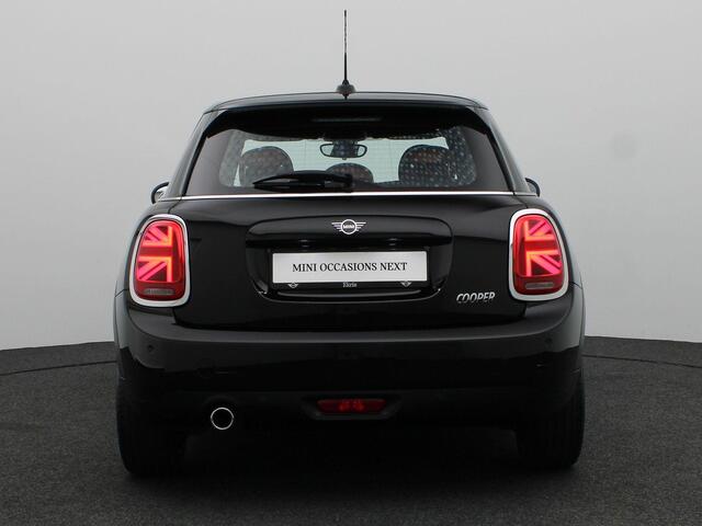 Mini COOPER 5-deurs Chili + Serious Business + Comfort Access + Sportstoelen + LED Koplampen + Harman Kardon + 17''
