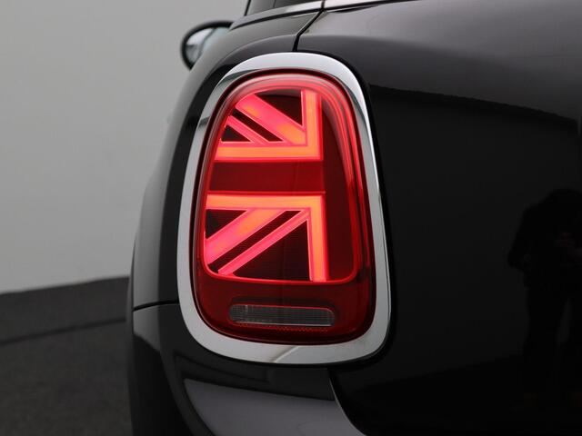 Mini COOPER 5-deurs Chili + Serious Business + Comfort Access + Sportstoelen + LED Koplampen + Harman Kardon + 17''