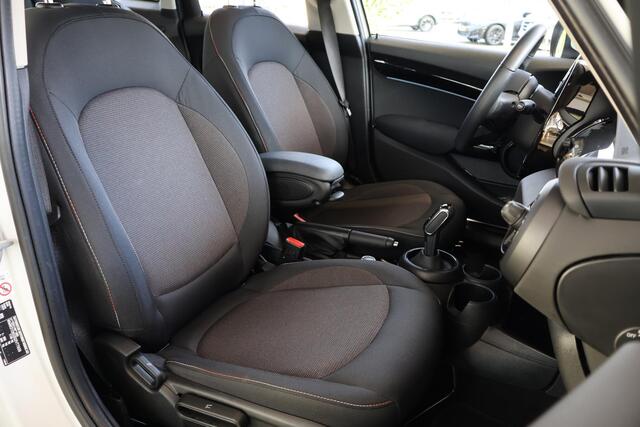 Mini COOPER 5-Deurs | Cruise Control | Parkeersensor Achter | LED Koplampen