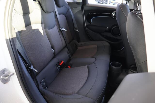 Mini COOPER 5-Deurs | Cruise Control | Parkeersensor Achter | LED Koplampen