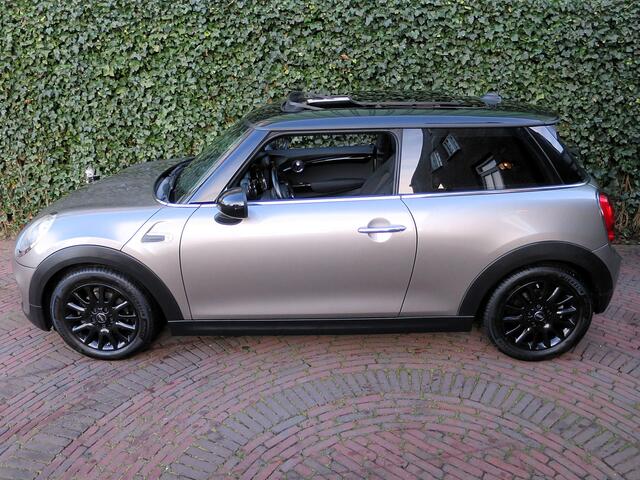 Mini COOPER 1.5 Cooper Business F56 NL-auto, Pano.dak, navi, cruise en 16"