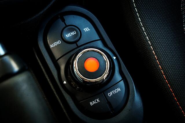 Mini COOPER 1.2 Pepper Business | 5 Deurs | Stoelverwarming | Climate Control | Standkachel