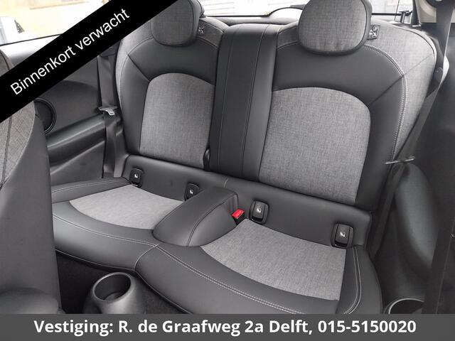 Mini COOPER Mini 1.5 Classic Automaat | Apple Carplay & AndroidAUTO | Parkeersensoren | 1e eigenaar |