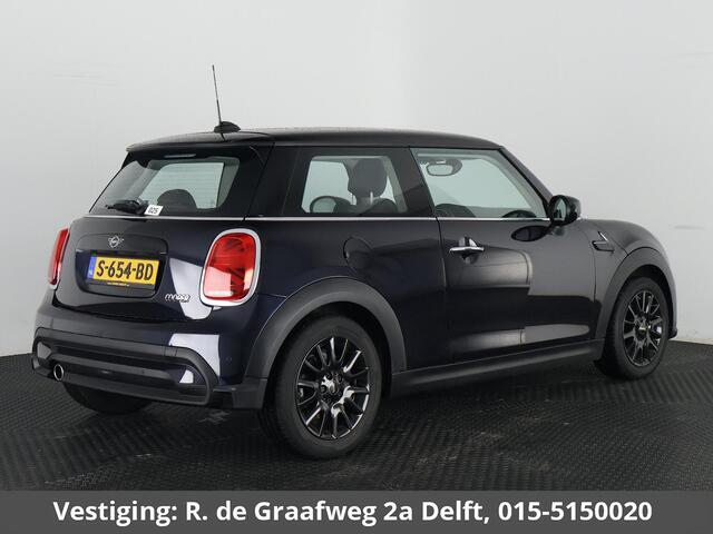 Mini COOPER Mini 1.5 Sports Classic Automaat | Apple Carplay & AndroidAUTO | Parkeersensoren | 1e eigenaar |