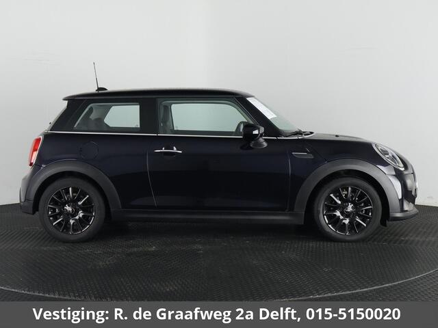 Mini COOPER Mini 1.5 Sports Classic Automaat | Apple Carplay & AndroidAUTO | Parkeersensoren | 1e eigenaar |