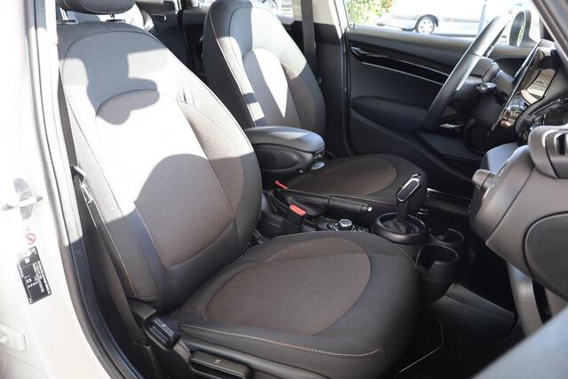 Mini COOPER 5-deurs 1.5 Classic | Cruise Control | Parkeersensor Achter | LED Koplampen