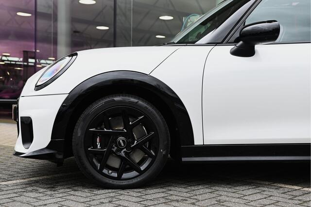Mini COOPER C Automaat / John Cooper Works / Pakket XL / 17" JCW Sprint Spoke Black