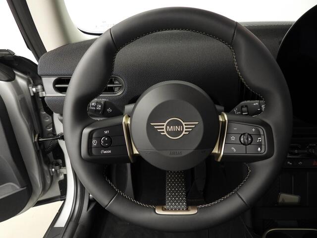 Mini COOPER 3-deurs C Automaat / LED / Stoelverwarming / Pakket S / Head-up / Park assist / Alu wielen 17 inch