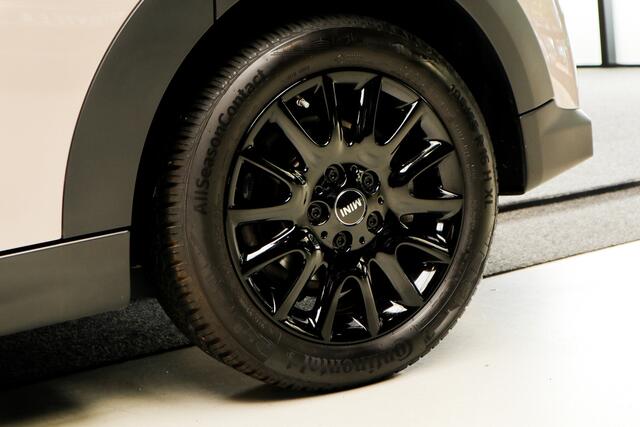 Mini COOPER Mini 1.5 Navi Leer Camera PDC Carplay Keyless Go & Entry LM velgen Zwarte binnenhemel Stoelverwarming Sportstoelen LED BTW auto!