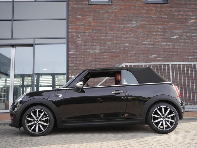 Mini COOPER Mini Cabrio 1.5 Chili Serious Business | Compleet nieuw cabriodak | Achteruitrijcamera | Lichtmetalen velgen | Navigatiesysteem | Climate control | Lederen bekleding | Stoelverwarming | Keyless entry en start