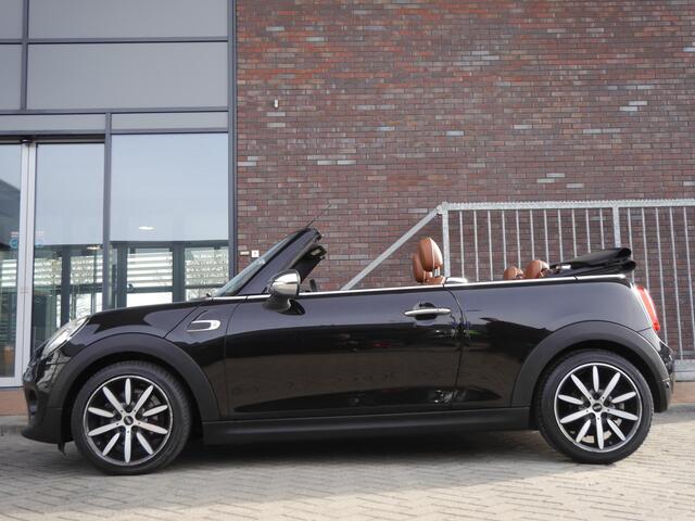 Mini COOPER Mini Cabrio 1.5 Chili Serious Business | Compleet nieuw cabriodak | Achteruitrijcamera | Lichtmetalen velgen | Navigatiesysteem | Climate control | Lederen bekleding | Stoelverwarming | Keyless entry en start