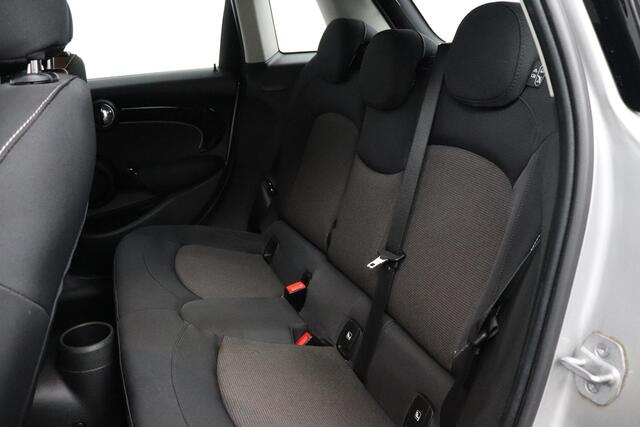 Mini COOPER 1.5 Classic | Navigatie | Climate Control | PDC |