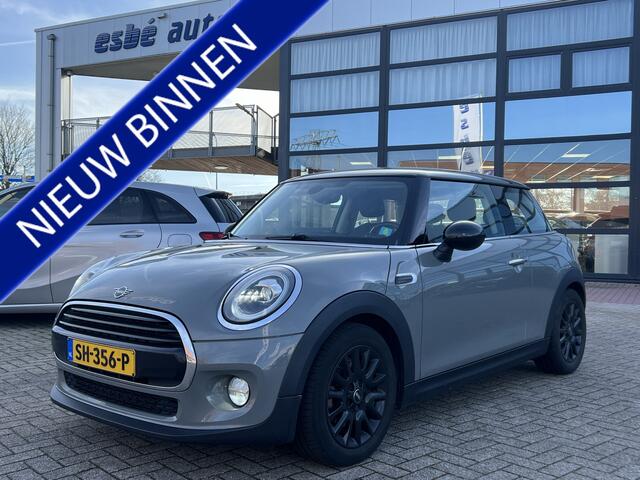 Mini COOPER Mini 1.5 136 pk Business Navigatie Carplay Led Koplampen Zwart Dak Parkeersensoren Clima + Cruise Control Keyless 16 Inch Velgen NL Auto Moonwalk Grey