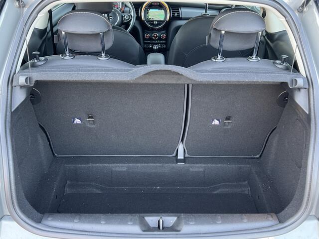 Mini COOPER Mini 1.5 136 pk Business Navigatie Carplay Led Koplampen Zwart Dak Parkeersensoren Clima + Cruise Control Keyless 16 Inch Velgen NL Auto Moonwalk Grey