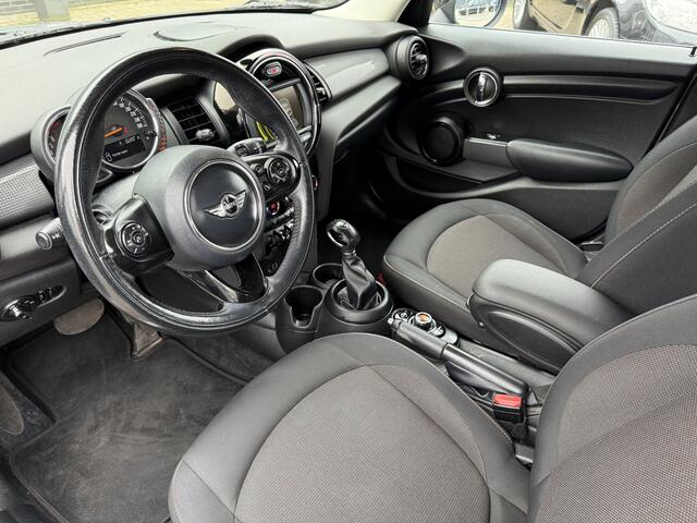 Mini COOPER Mini 1.5 Pepper Serious Business Automaat..!! Navigatie, Parkeersens, Climate contr, Cruise contr, etc..