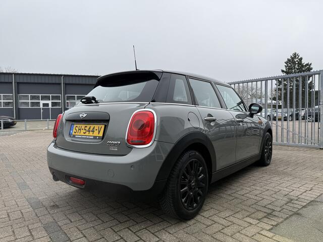 Mini COOPER Mini 1.5 Pepper Serious Business Automaat..!! Navigatie, Parkeersens, Climate contr, Cruise contr, etc..