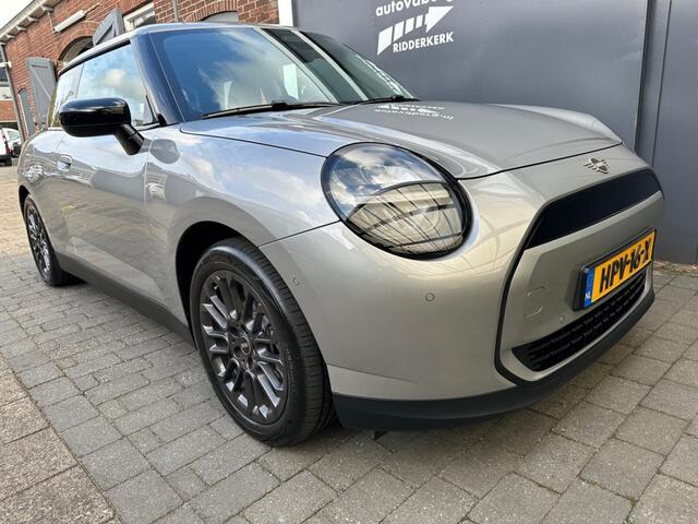 Mini COOPER E Essential XS 40.7 kWh