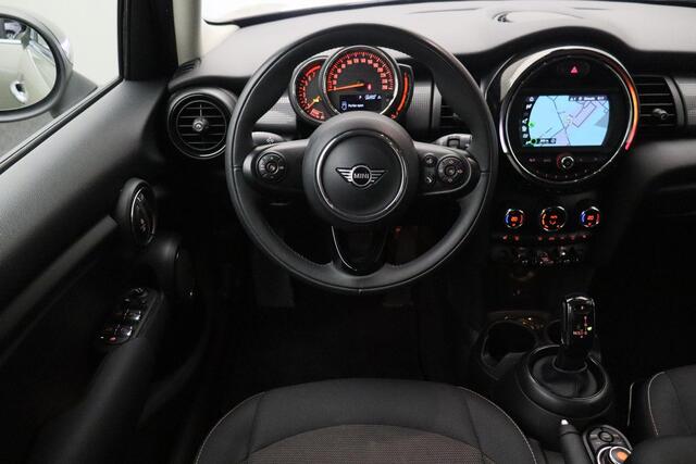 Mini COOPER 1.5 Pepper 2019 | Dealer Onderhouden | Navigatie | Carplay | Cruise Control | Spraakbediening | Stoelverwarming | Stuurwiel Bediening | Keyless 2 Sleutels | Nationale Autopas