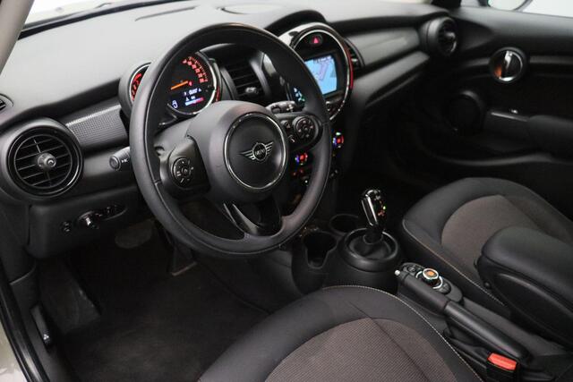 Mini COOPER 1.5 Pepper 2019 | Dealer Onderhouden | Navigatie | Carplay | Cruise Control | Spraakbediening | Stoelverwarming | Stuurwiel Bediening | Keyless 2 Sleutels | Nationale Autopas