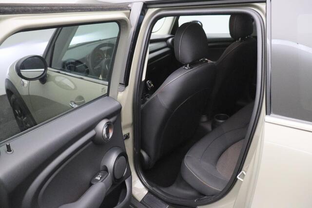 Mini COOPER 1.5 Pepper 2019 | Dealer Onderhouden | Navigatie | Carplay | Cruise Control | Spraakbediening | Stoelverwarming | Stuurwiel Bediening | Keyless 2 Sleutels | Nationale Autopas