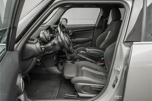 Mini COOPER Mini 1.5 Serious Business 5DRS JCW Interieur Navi 17"