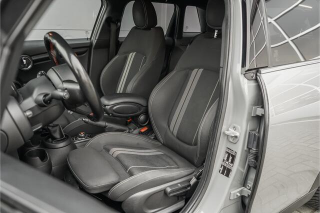 Mini COOPER Mini 1.5 Serious Business 5DRS JCW Interieur Navi 17"