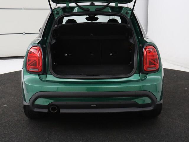 Mini COOPER 1.5 Business Edition | Harman/Kardon | Carplay | Verwarmde voorruit | Navigatie | Full LED | Half leder | Parkeerhulp | Climate control | Cruise control | Bluetooth | British Racing Green