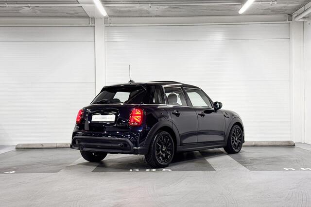 Mini COOPER 5-Deurs Camden Edition | Achteruitrijcamera | Panoramadak | Stoelverwarming