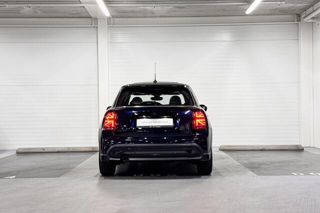 Mini COOPER 5-Deurs Camden Edition | Achteruitrijcamera | Panoramadak | Stoelverwarming