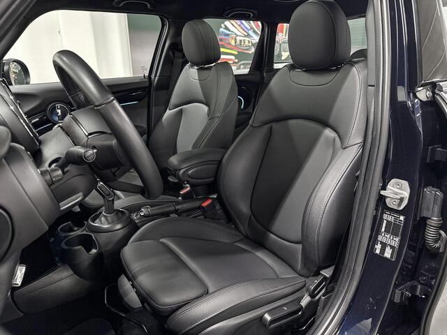 Mini COOPER 5-Deurs Camden Edition | Achteruitrijcamera | Panoramadak | Stoelverwarming