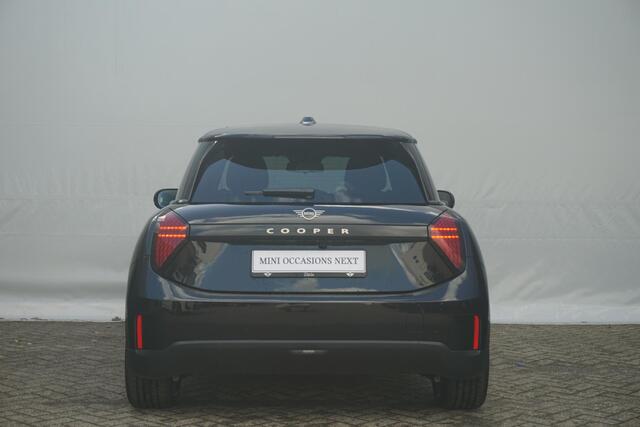 Mini COOPER 3-deurs E Blackyard | Pakket XS | Head-Up Display | Stoelverwarming | Led-Koplampen | Parking Assistant | Driving Assistant