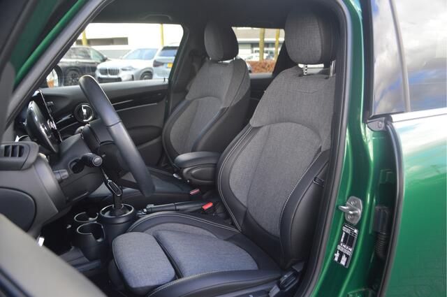 Mini COOPER Hatchback Camden Automaat / Sportstoelen / Cruise Control / LED / Getint glas / Multifunctioneel stuurwiel