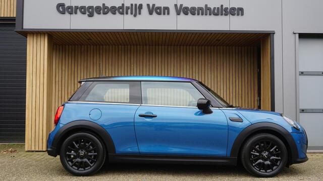 Mini COOPER 1.5 136pk 3Drs Business Edition *Black Pack* LED Navi *Multitone-Dak* 16inch LM Sportstoelen *NL auto* 34575km!
