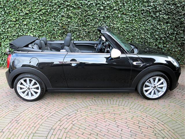 Mini COOPER Cabrio 1.5 Chili F57 met Keyless, LED, Navi, BT en 17"