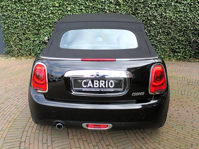 Mini COOPER Cabrio 1.5 Chili F57 met Keyless, LED, Navi, BT en 17"