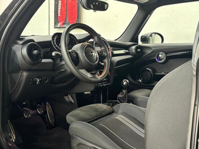 Mini COOPER Mini 1.5 Dalston Edition | John Cooper Works | Apple Carplay | Stoelverwarming | NL auto | 1e eigenaar |