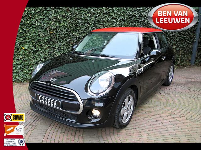 Mini COOPER 1.5 F56 LCI met Navi, BT, Clima, PDC en 15"