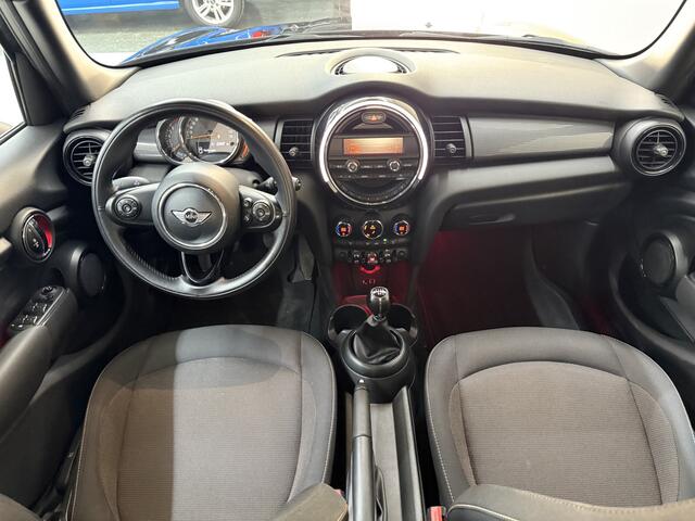 Mini COOPER Mini 1.5 135Pk, 2017, 2de eigenaar, Dealer onderhouden, Parkeersensoren, Climate control, Cruise control, AUX aansluiting, Elektrische ramen, 17" Lichtmetalen velgen,