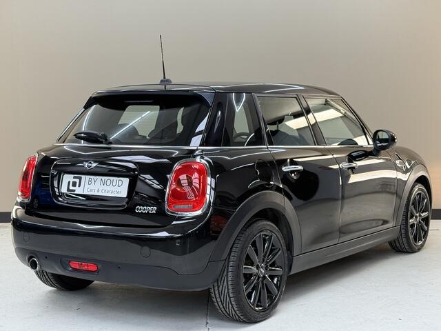 Mini COOPER Mini 1.5 135Pk, 2017, 2de eigenaar, Dealer onderhouden, Parkeersensoren, Climate control, Cruise control, AUX aansluiting, Elektrische ramen, 17" Lichtmetalen velgen,