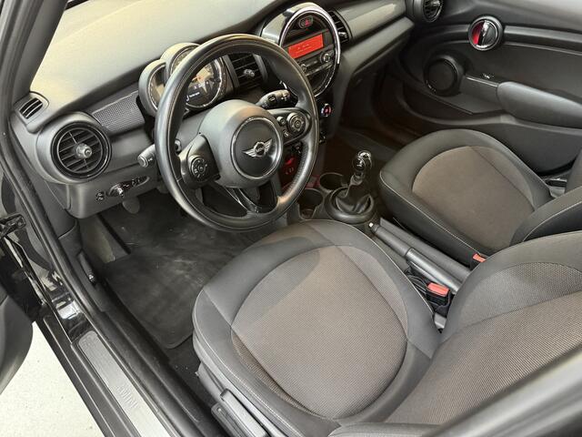 Mini COOPER Mini 1.5 135Pk, 2017, 2de eigenaar, Dealer onderhouden, Parkeersensoren, Climate control, Cruise control, AUX aansluiting, Elektrische ramen, 17" Lichtmetalen velgen,