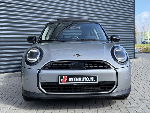 Mini COOPER Mini 1.5 C Pano/Camera/Apple/Leder 2e Paasdag geopend van 12:00 tot 16:00 uur