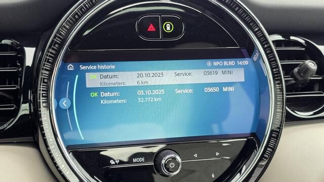 Mini COOPER Mini 1.5 Resolute Edition | NAP | Pano | Automaat | JCW | Wit Leder | Keyless | Stoelverwarming | Camera | PDC