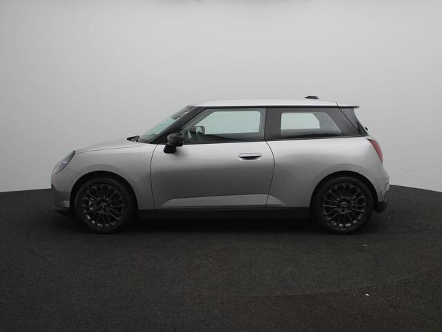 Mini COOPER Mini E Essential 40.7 kWh | Apple Carplay & Android Auto | Climate control | Achteruitrijcamera met parkeersensoren rondom | Dode hoek detectie |