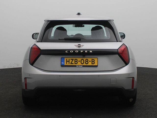 Mini COOPER Mini E Essential 40.7 kWh | Apple Carplay & Android Auto | Climate control | Achteruitrijcamera met parkeersensoren rondom | Dode hoek detectie |