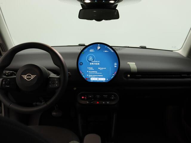 Mini COOPER Mini E Essential 40.7 kWh | Apple Carplay & Android Auto | Climate control | Achteruitrijcamera met parkeersensoren rondom | Dode hoek detectie |